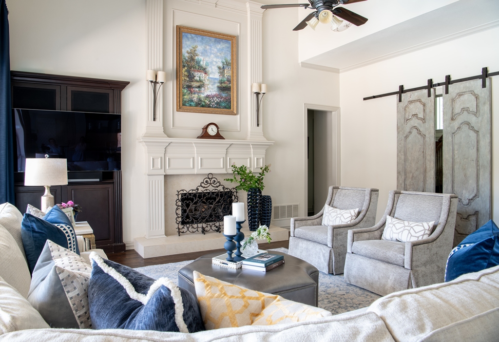Traditional Dallas living room design with neutral palette and custom furnishings by Twilly & Fig.