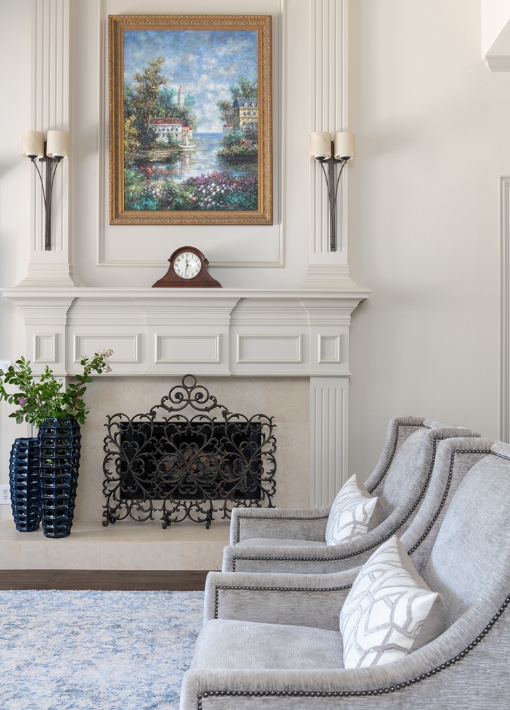 Traditional Dallas living room design with neutral palette and custom furnishings by Twilly & Fig.