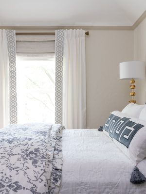 Classic guest room interior in Dallas featuring bespoke furnishings and a soft neutral palette.